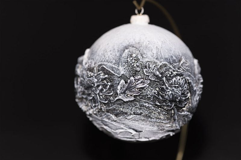 czarno biała bombka