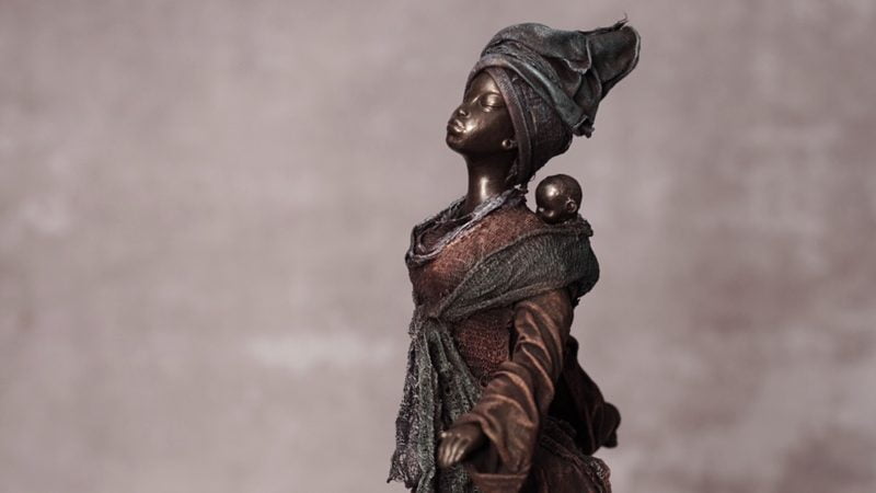 Figurka matki z dzieckiem