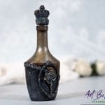 Artystyczna karafka fantasy z koroną na korku, efektem naturalnej rdzy i patyny – ręcznie zdobione szkło ArtBasia