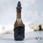 Artystyczna karafka fantasy z koroną na korku, efektem naturalnej rdzy i patyny – ręcznie zdobione szkło ArtBasia