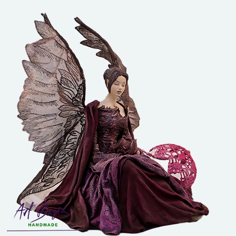 Ręcznie Wykonany Anioł – Unikatowa Rzeźba Artystyczna z Pięknymi Skrzydłami i Detalami