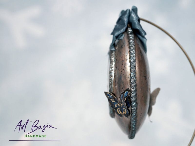 Profil artystycznej ozdoby fantasy z motylem i postarzaną powierzchnią – rękodzieło ArtBasia