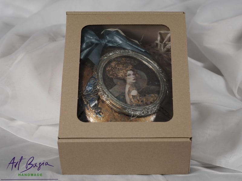 Ręcznie zdobiony medalion dwustronny „Dama nr 4”, elegancki dekoracyjny medalion w pudełku prezentowym