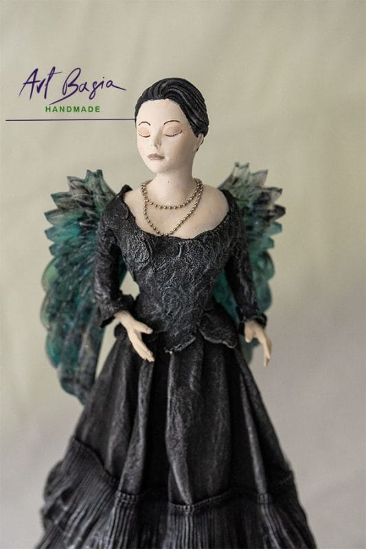 Nr 75 - Tajemnicza figurka handmade z żywicy i Powertexu – unikatowa dekoracja ArtBasia 10 Aniol powertex w czarnej sukni artbasia 10