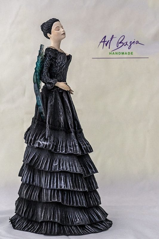 Nr 75 - Tajemnicza figurka handmade z żywicy i Powertexu – unikatowa dekoracja ArtBasia 2 Aniol powertex w czarnej sukni artbasia 2