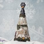 Ręcznie wykonana dekoracyjna choinka zimowa z reniferem i domkami, handmade świąteczna ozdoba vintage 56 cm