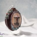 Dwustronny medalion świąteczny 12 cm z drugą grafiką karuzeli, ręcznie wykonany.