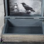Drewniana szkatułka księga antracytowa, ręcznie zdobiona grafiką kobiety oraz ornamentami 3D