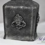 Artystyczna karafka fantasy z fakturą i reliefem z gliny – ręcznie zdobione szkło z upcyklingu ArtBasia