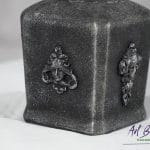 Artystyczna karafka fantasy z fakturą i reliefem z gliny – ręcznie zdobione szkło z upcyklingu ArtBasia