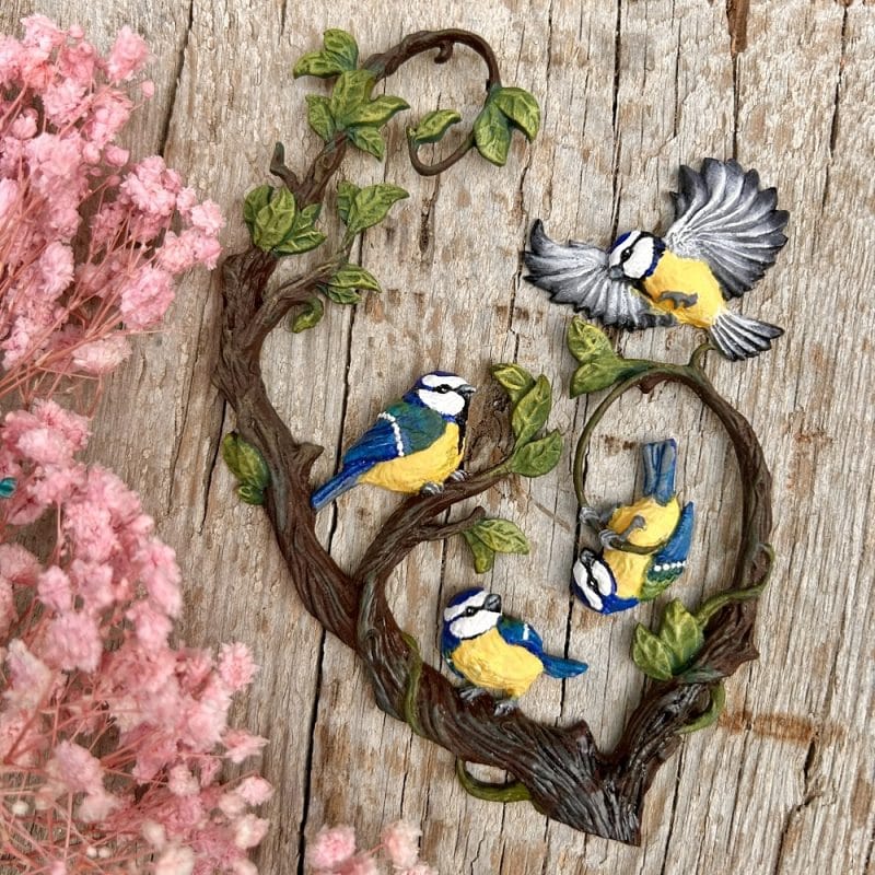 Odlew z formy silikonowej Sikorki „Chirpy Chickadees” Mila Projekt FMP071 – motyw sikorek na ozdobnym drzewie